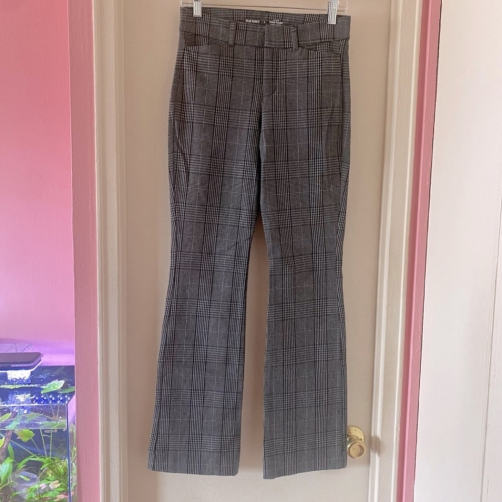 Old Navy Grey Plaid High Rise Pixie Flared Pants with Secret Smooth Pockets